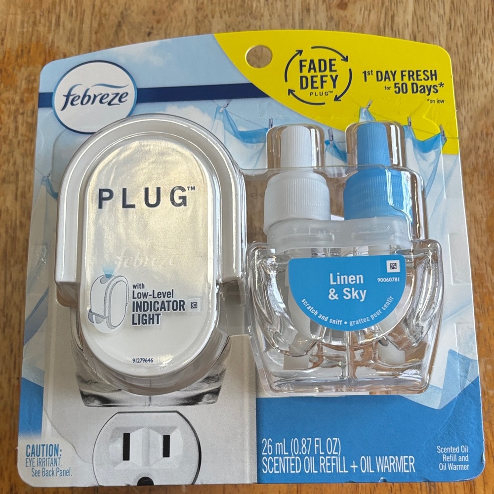 Febreze Plug Linen & Sky Scented Oil Refill with White Plug Warmer